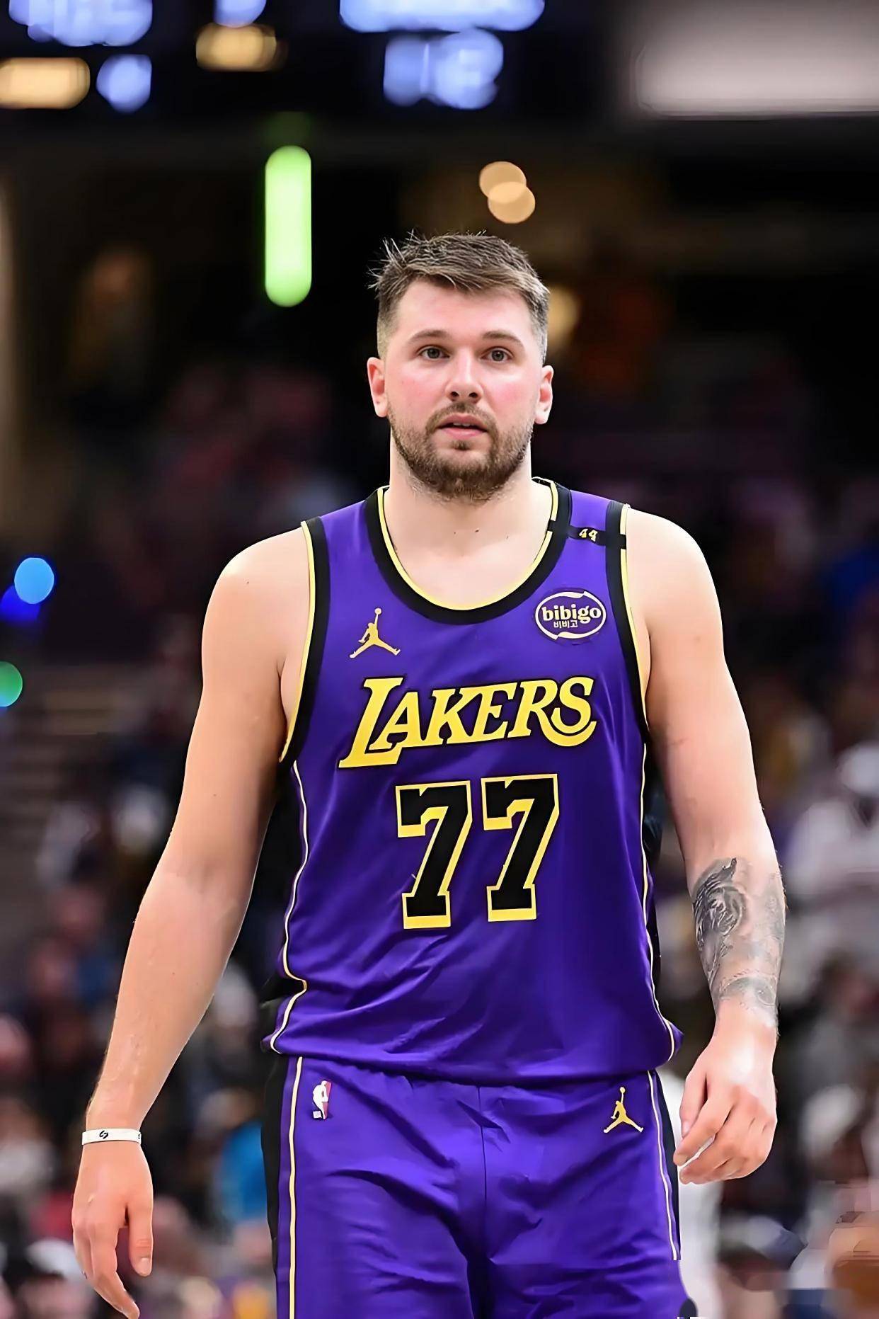 东契奇连续三场比赛得分超过比赛规则变更，TL不断突破！观众掌声雷动-爱游戏app