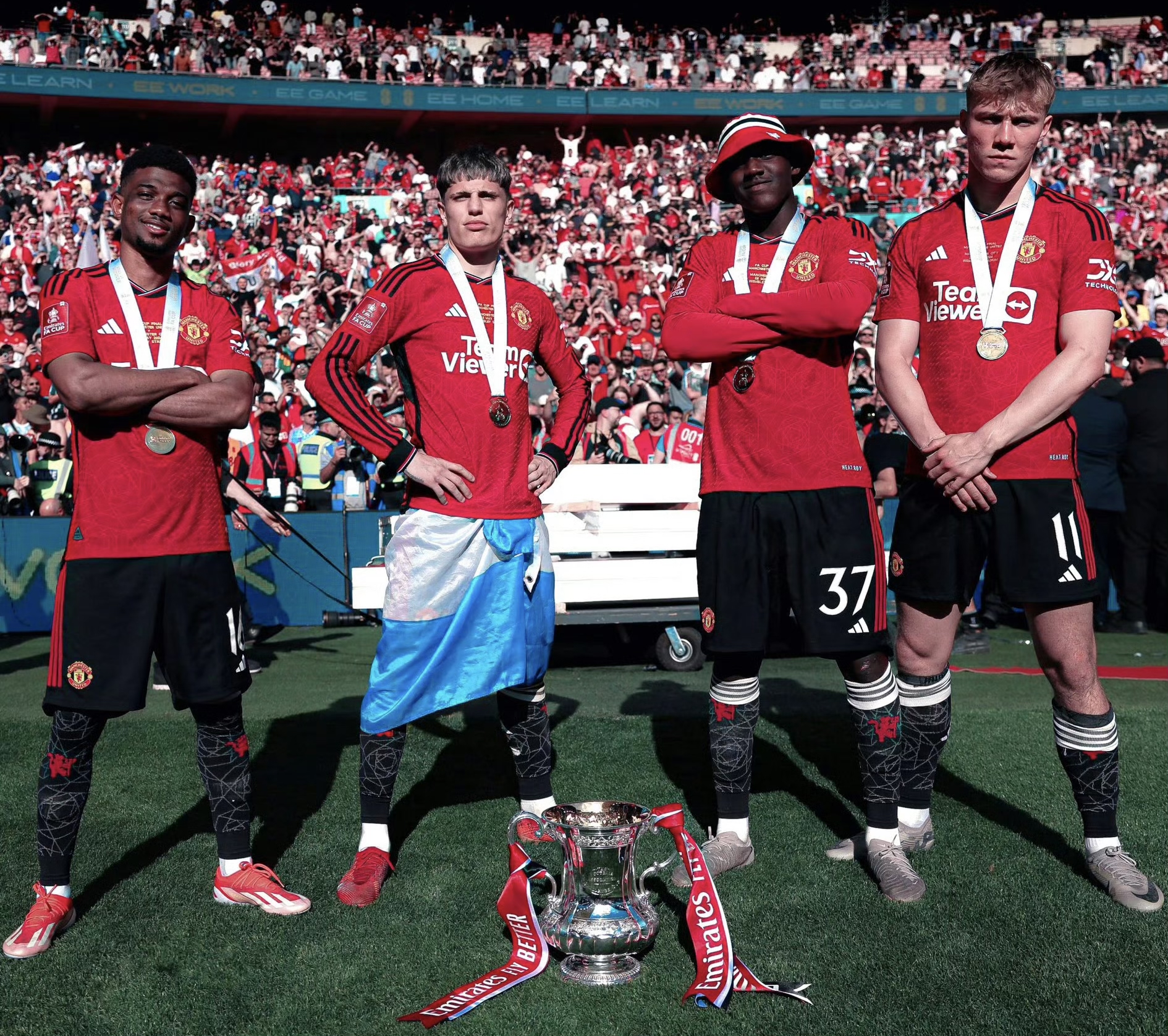 TheShy重返赛场，重返赛场首场状态出色，RNG观众沸腾！引发球迷热议的简单介绍-爱游戏唯一官方网站