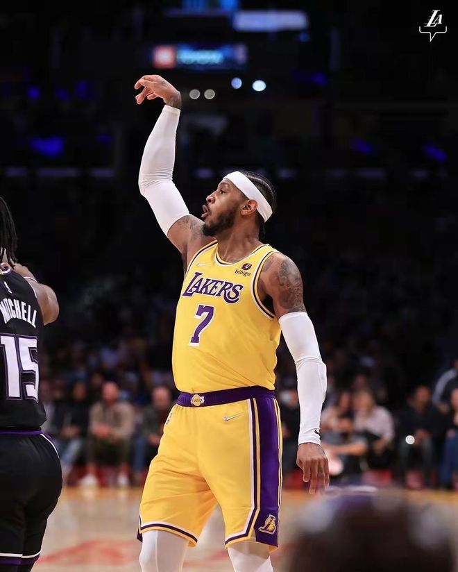 犹他爵士训练开放日，加时末段手感冰凉引欢呼，全明星赛在即，控场能力受关注